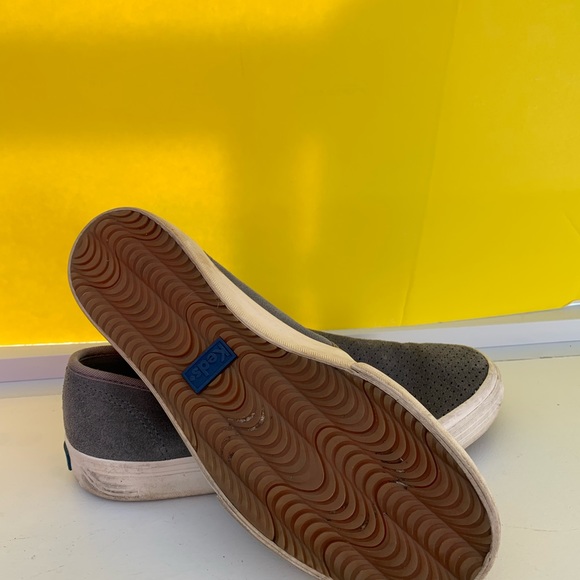 Blue suede less sneakers. Size 7 - Picture 3 of 3